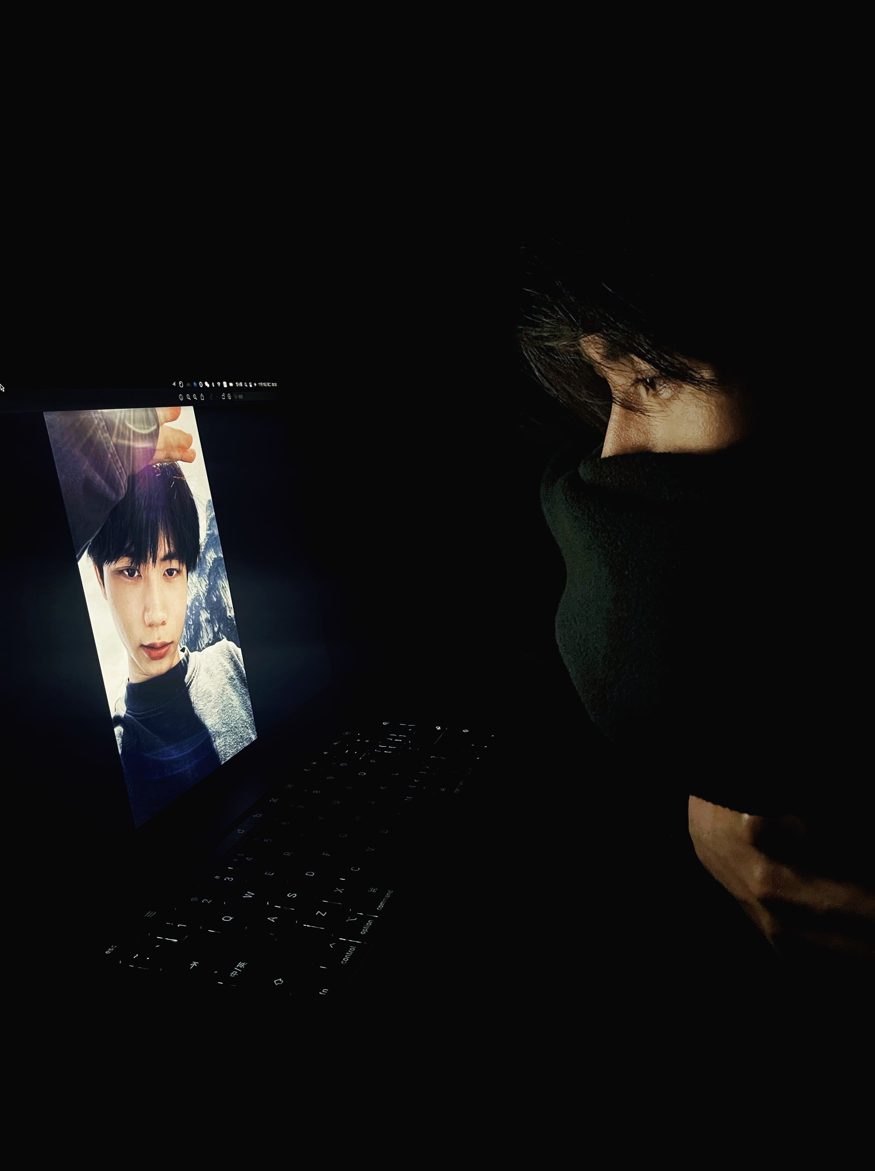 凝视过往的自己